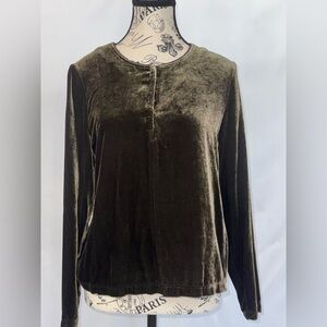 THE WRAP: Velvet Silk Olive/Green Snap Top (v)